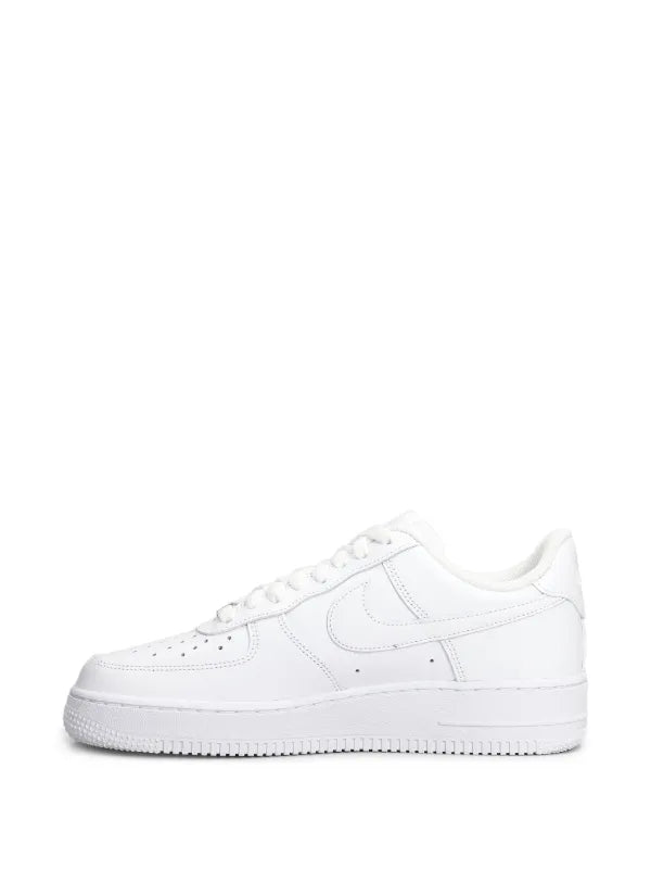 Nike Air Force 1´07 “Triple White” sneakers