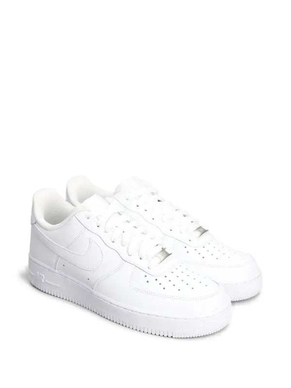 Nike Air Force 1´07 “Triple White” sneakers